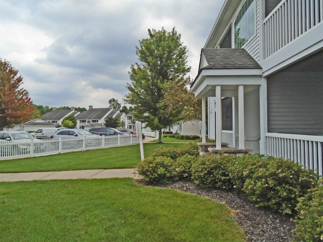 Building Photo - 2800 S Knightsbridge Cir