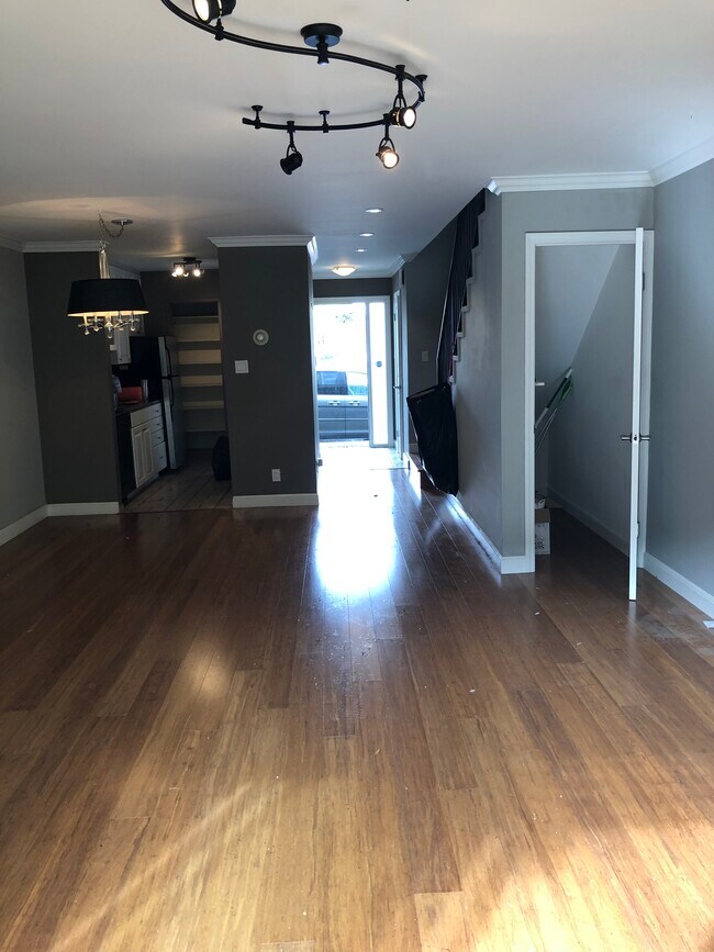 Foto del edificio - 962 Peninsula Ave