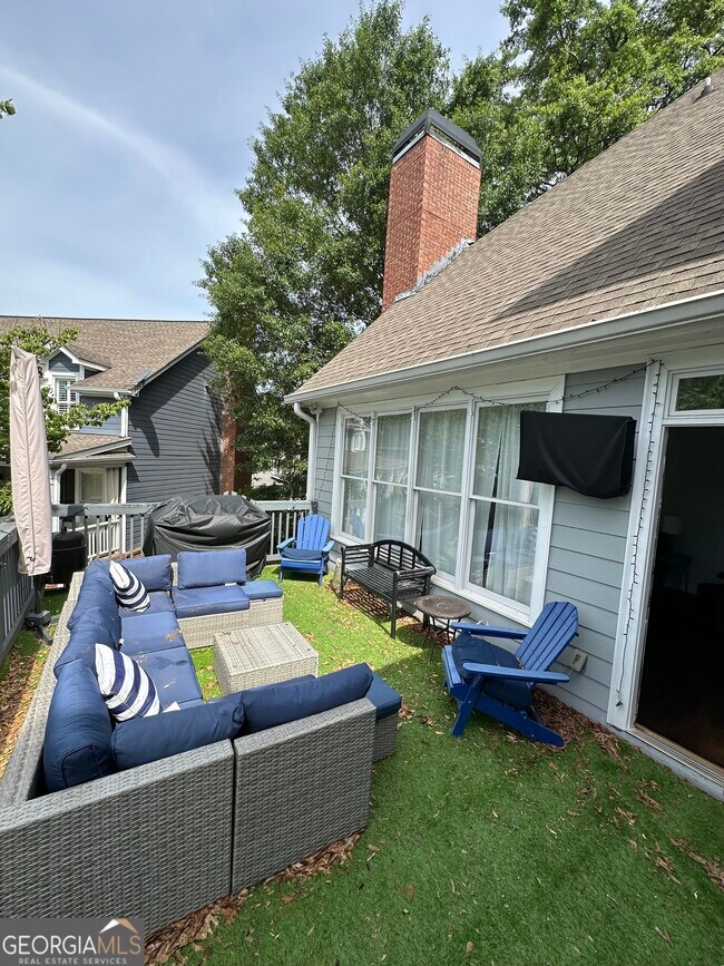 Foto del edificio - 2174 Whittier Pl NW