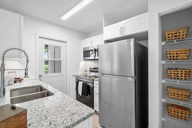 Building Photo - Cortland Pembroke Pines