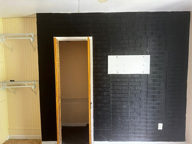 Building Photo - 1370 NE 153rd St