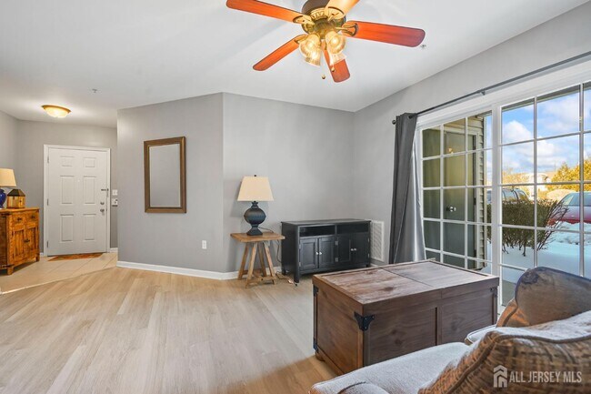 Foto del edificio - 1228 Morning Glory Dr