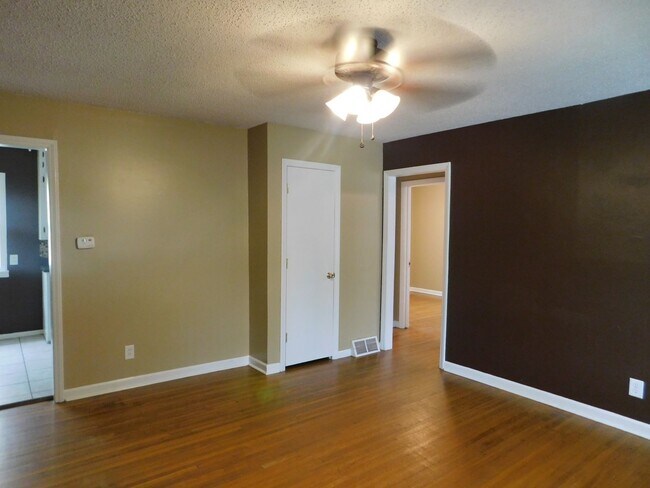 Foto del edificio - Beautifully remodeled 3 bedroom/1 bath hom...
