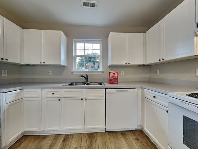 Building Photo - 1303 Braveheart Ln