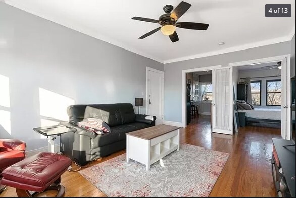 Living Room - 906 S Elmwood Ave