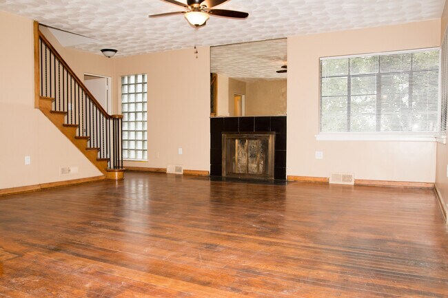 Foto del edificio - 1223 Greenbrier Rd