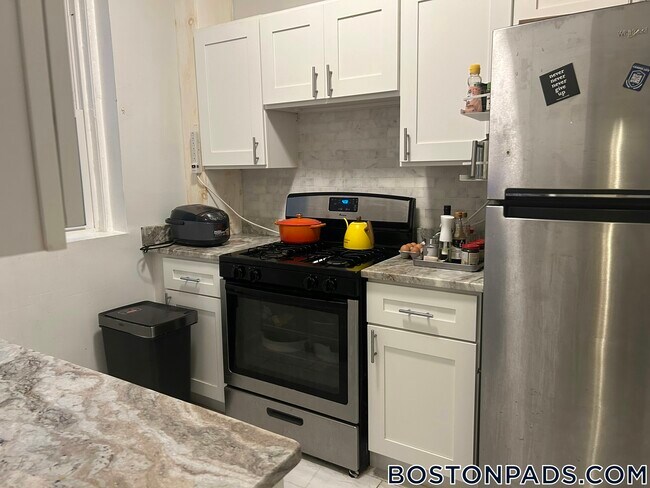 Foto del edificio - 86 Glenville Ave