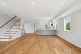 Building Photo - 46 Hudson St