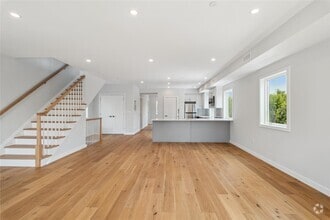 Building Photo - 46 Hudson St