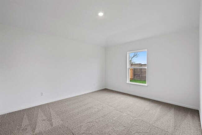 Building Photo - 121 Paradise Cyn Dr