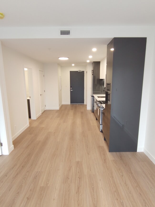 Photo du bâtiment - 1380 Pridham Ave