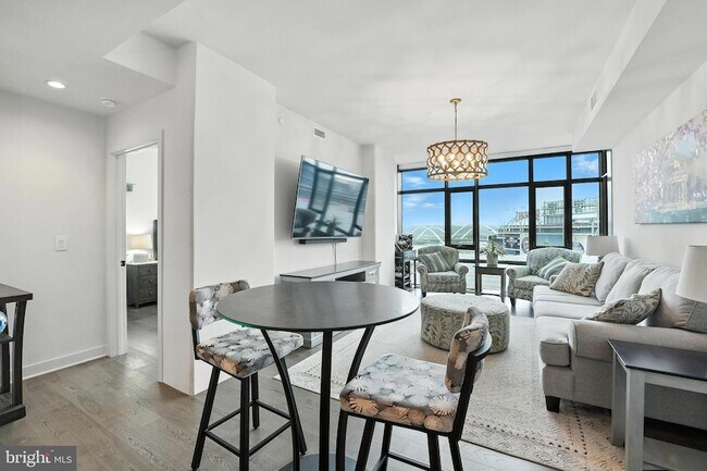 Foto del edificio - 70 N Street SE Unit 913