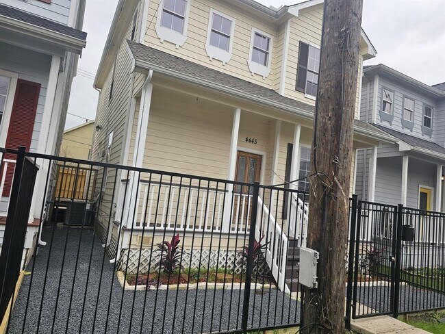 Foto del edificio - 4443 Spencer St