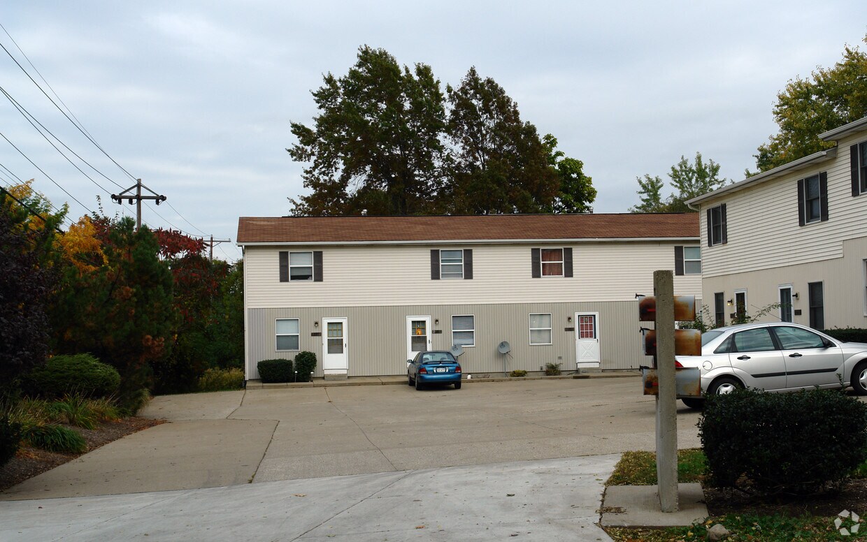 Building Photo - 2901-2915 Hemlock Dr