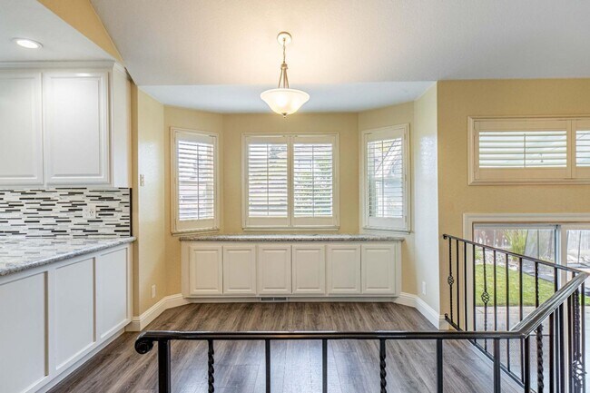 Foto del edificio - Gorgeous 4 Bedroom Home!