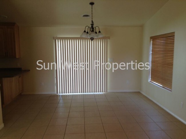 Building Photo - 817 Mesa Vista Dr