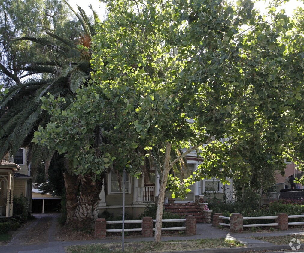 Building Photo - 570 S 6th St