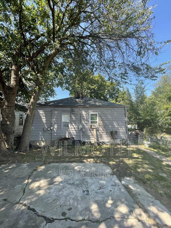 Building Photo - 2865 E Brookside Ave