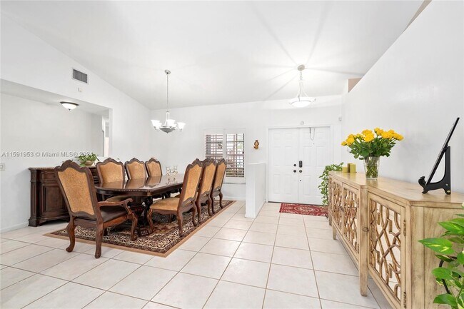 Foto del edificio - 4844 Kensington Cir
