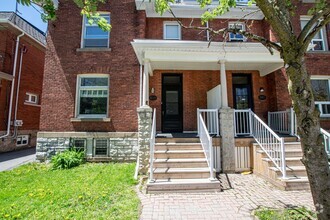 Building Photo - 300-302 Frontenac St