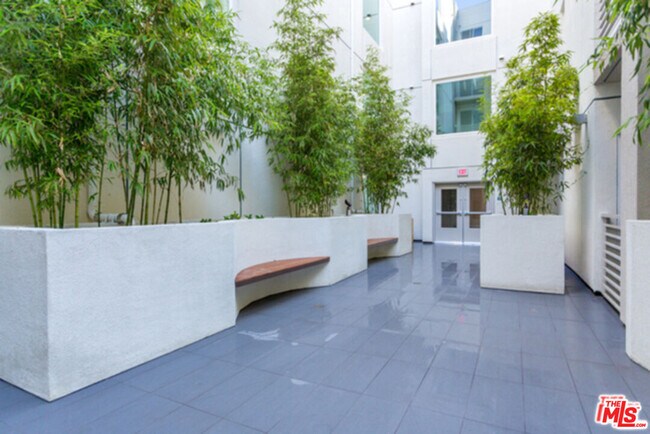 Foto del edificio - 436 S Virgil Ave