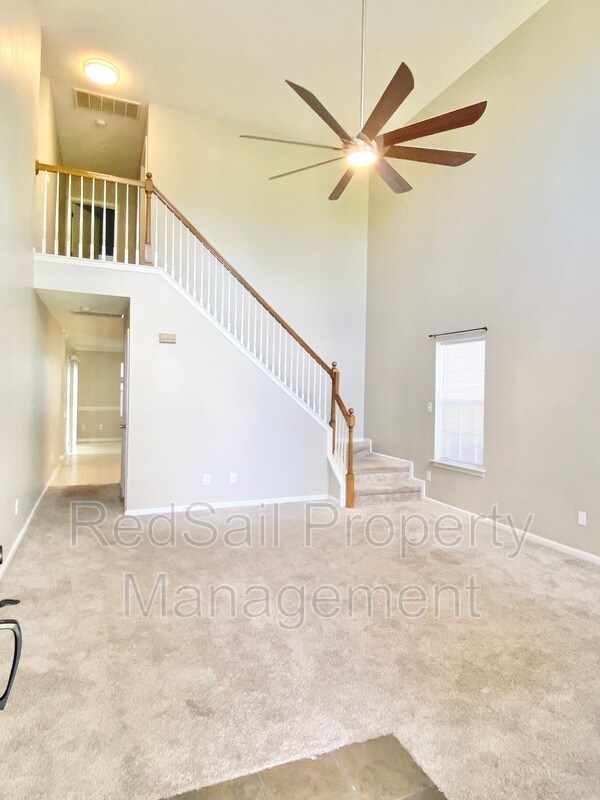 Building Photo - 279 Town Pointe Way