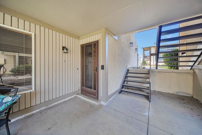 Foto del edificio - Ground Level 2 Bedroom 2 Bathroom Condo- Gated Murray Community