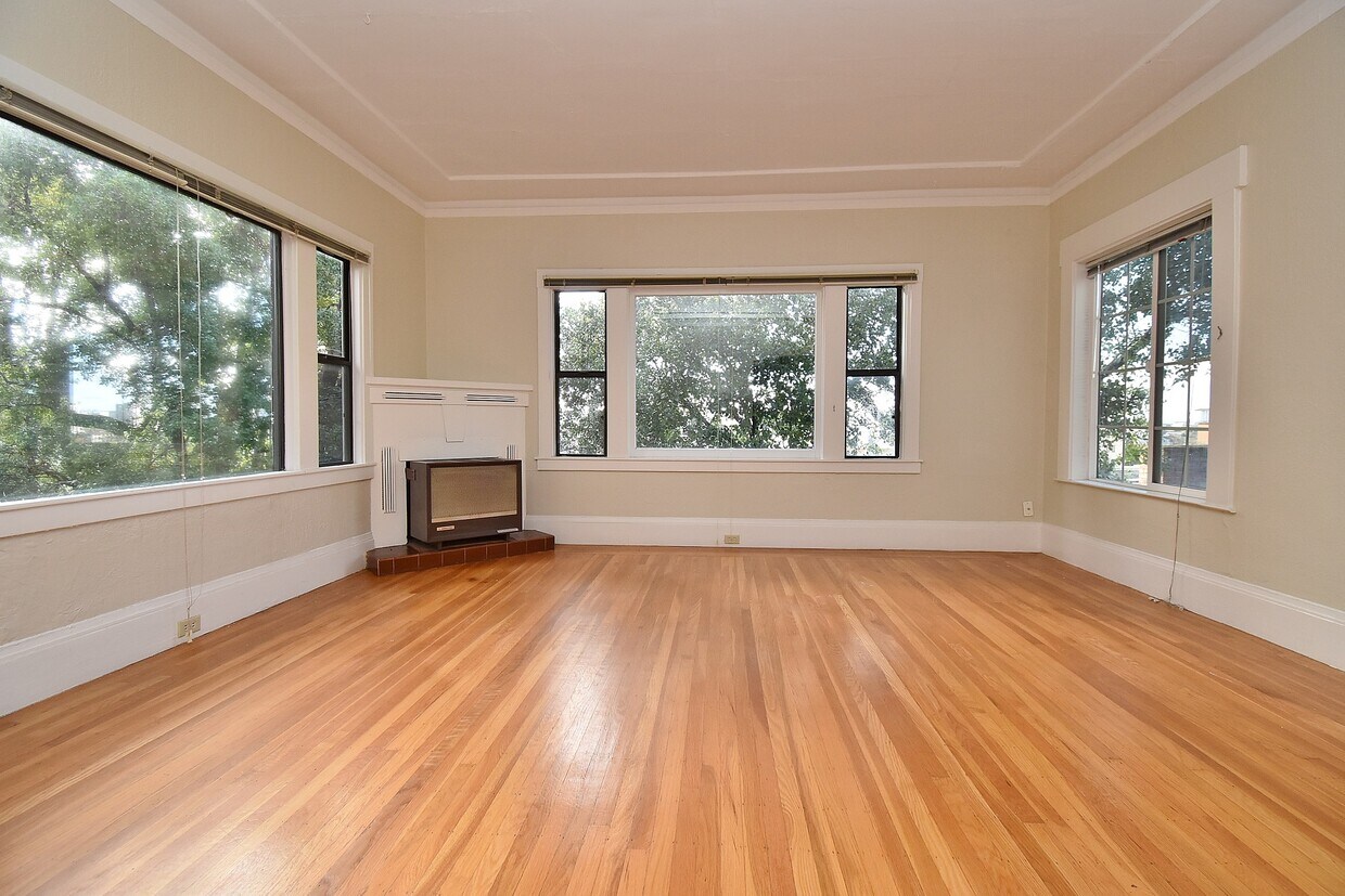 Primary Photo - 442 Merritt Ave