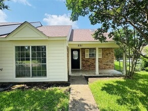 Building Photo - 821 Colchester Dr