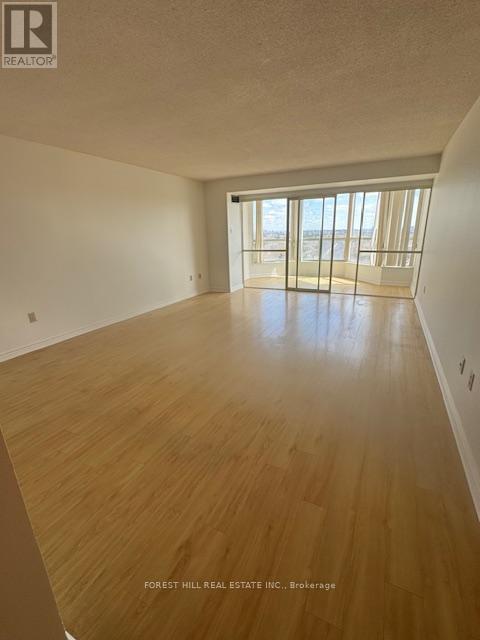 Building Photo - 7300-7300 Yonge St