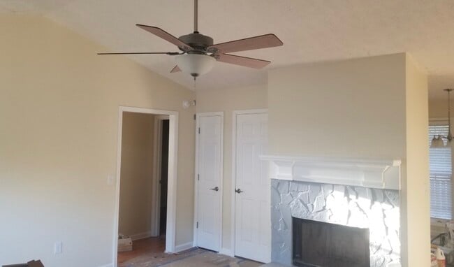 Building Photo - 3708 Willow Tree Cir
