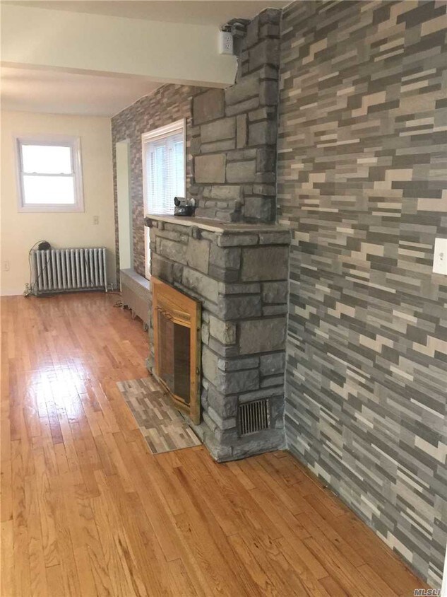 24 Charles St, Merrick, NY 11566 House Rental in Merrick, NY