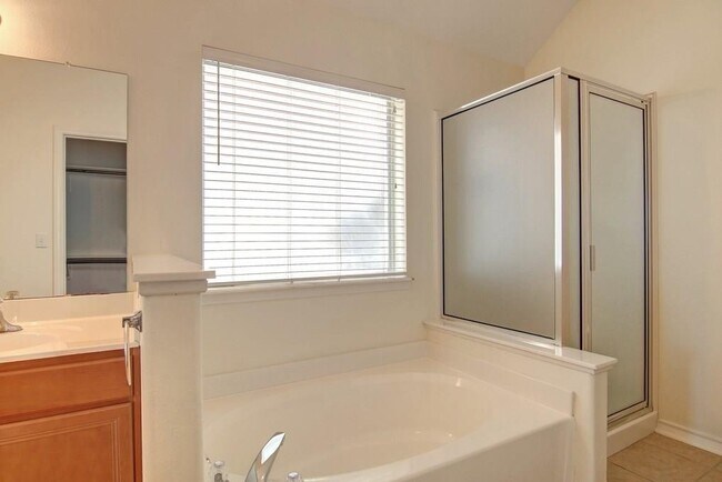 Foto del edificio - 5937 Sutherland Dr