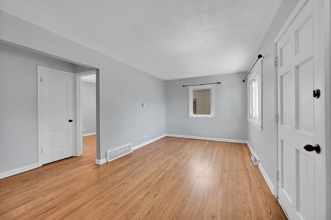 Photo - $2,195.00 - 3 Bedrooms, 1 Bathroom, Single... Apartment