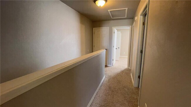 Foto del edificio - 2106 Azlin Pl