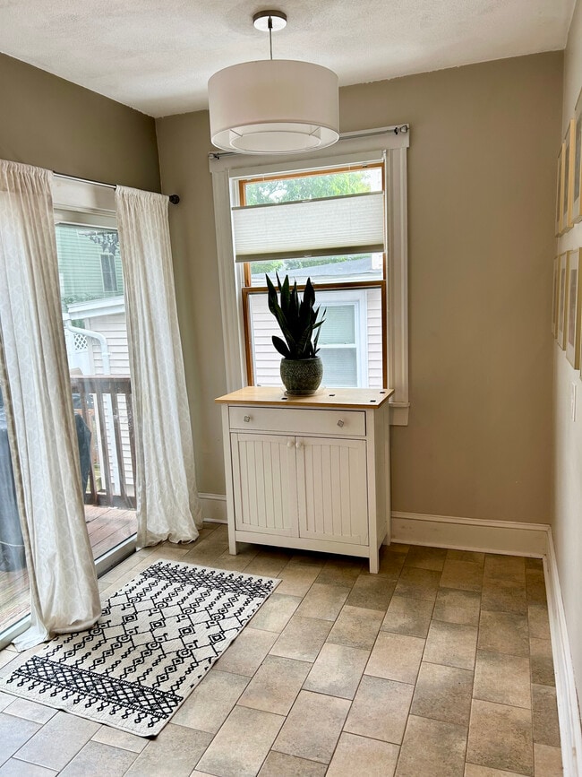 Building Photo - 50 Russell St