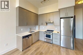 Building Photo - 212 King William St