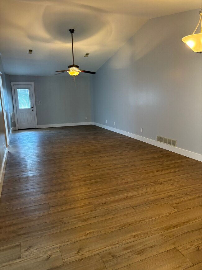 Building Photo - 1804 Cinnamon Dr