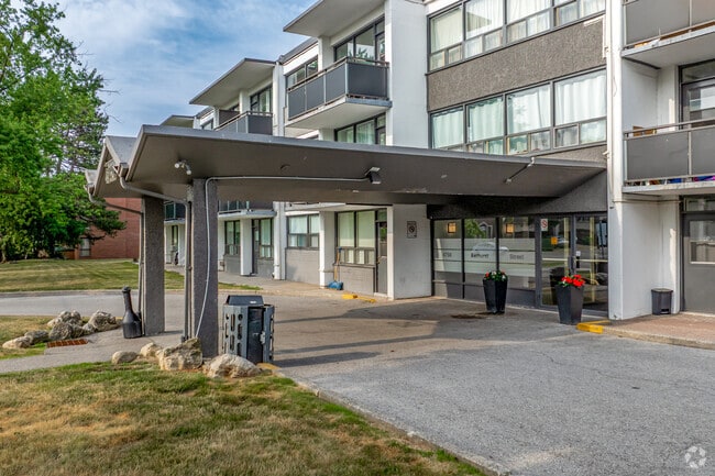 Entrance - 4750 Bathurst Street