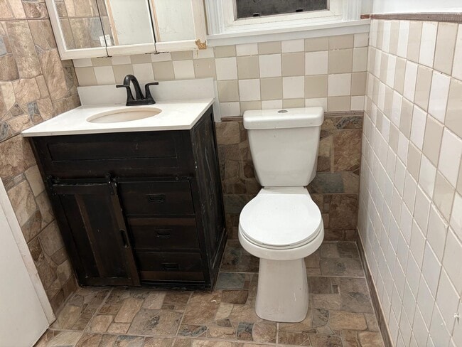 Foto del edificio - 86 Huntington Cir