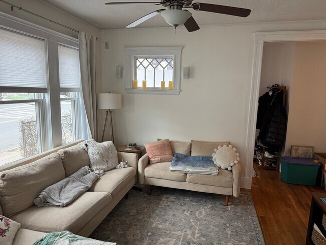 Sala de estar - 255 Faneuil St