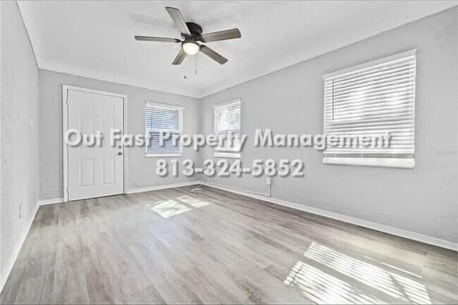 Building Photo - 2920 Emerson Ave S