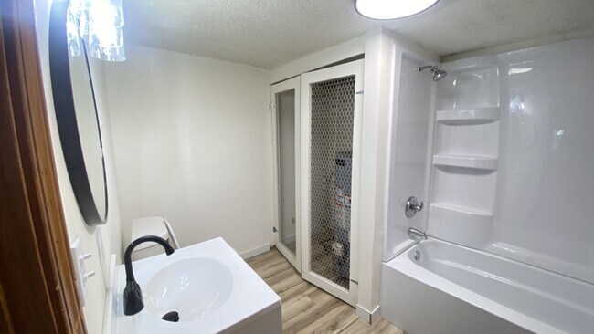 Foto del edificio - Two Bedroom Single-Family Home in Lake Odessa