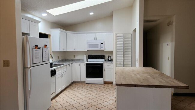 Building Photo - 2249 SE Melaleuca Blvd