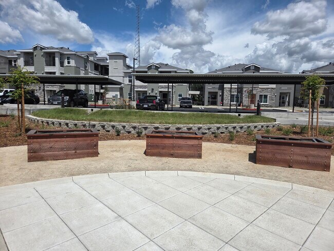 Foto del edificio - Cirby Creek Senior Apartments