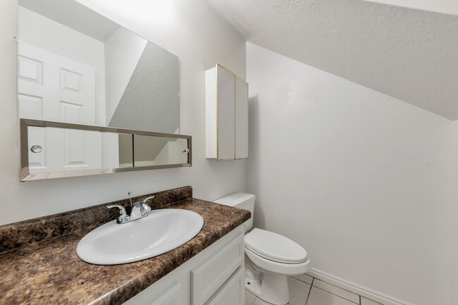 Foto del edificio - 2 Story Pet Friendly Duplex - 3 Bed - 2.5 Bath - Available on June 3rd!