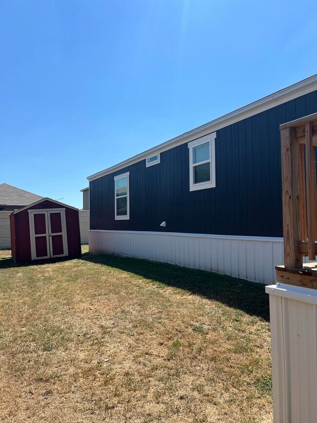 Storage shed - 7500 Paradise Rd