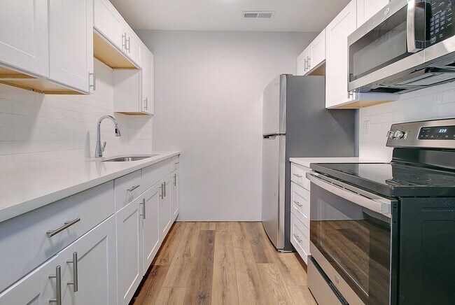 Foto del edificio - Bright, Updated 2BR Near Park Circle and Parks