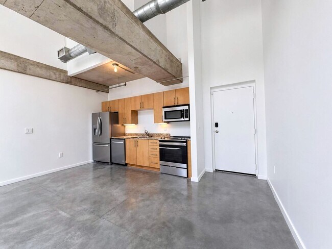 Foto del edificio - Modern Condo in The Cedars, Dallas with Private Patio | Available for Lease!