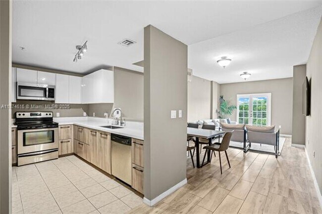 Foto del edificio - 5271 SW 8th St
